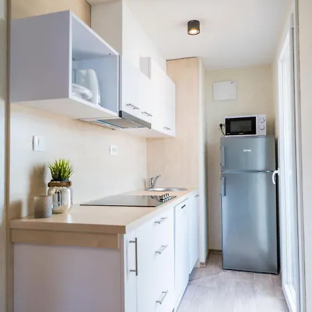 Sea Side Mobile By Interhome